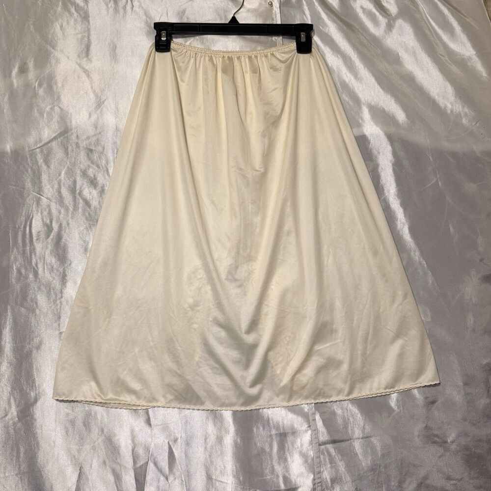 Vintage BALI Woman’s Beige/cream Half Slip Size XL Nylon W/ Lace Detail